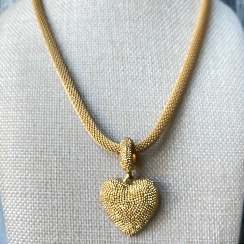 Vintage 18K Gold Plated Mesh Puff Heart Pendant Necklace - Picture 7 of 7